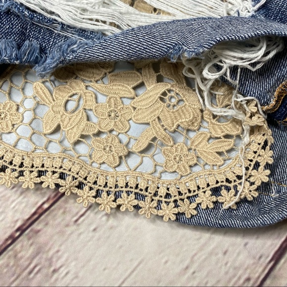AMERICAN EAGLE Distressed Jean Shorts - Picture 4 of 7